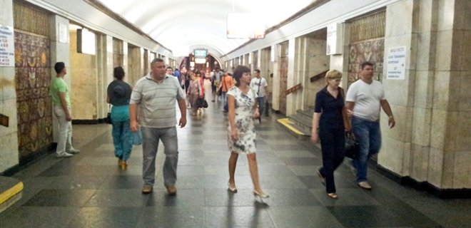 Супруги из Луганской области бросились под поезд метро в Киеве - Фото