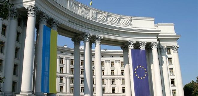 ЕС попросят ввести санкции против псевдожурналистов России - МИД - Фото