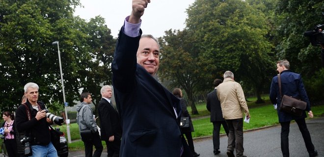 Глава правительства Шотландии ушел в отставку  - Фото