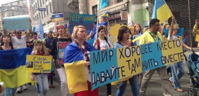 В Турции прошел Марш мира в поддержку Украины - Фото