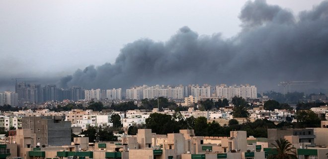 В столице Ливии идут ожесточенные бои между исламистами и армией  - Фото