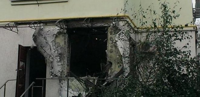 В Харькове из гранатомета обстреляли офис и взорвали банкомат - Фото
