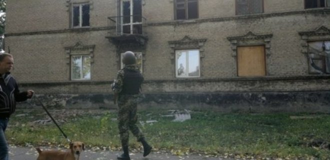 Террористы обстреляли поселок Горское на Луганщине: есть раненые - Фото