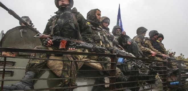 Боевики напали на колонну украинских военных  - Фото