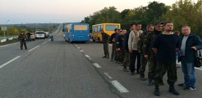 Из плена террористов удалось освободить еще 30 украинских военных - Фото