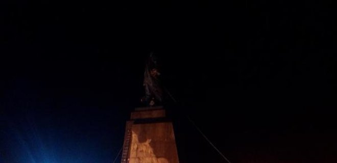 МВД открыло дело по факту демонтажа памятника Ленину в Харькове - Фото
