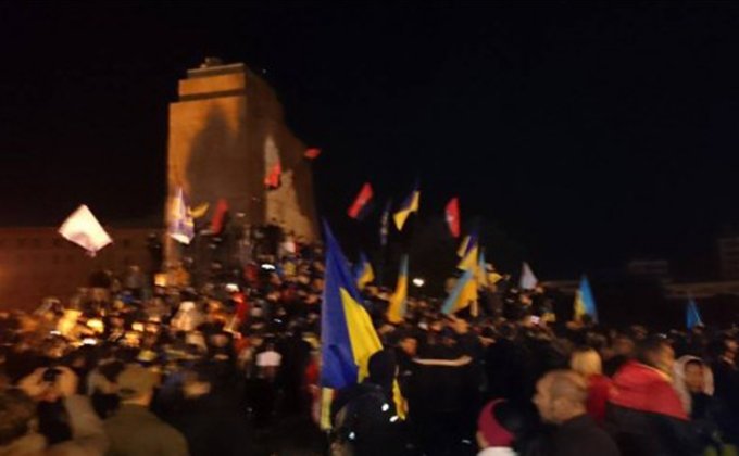 Как сносили памятник Ленину в Харькове: фото демонтажа