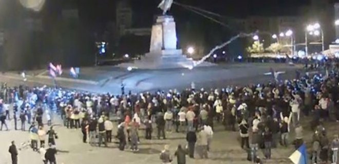 Милиция закрыла дело за снос памятника Ленину в Харькове - Фото