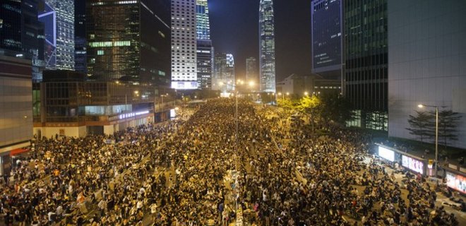 В Гонконге за время протестов ранены 56 человек и 89 арестованы - Фото