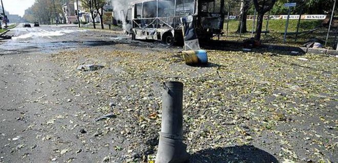В Донецке снаряды попали в школу и маршрутку, погибли 10 человек - Фото