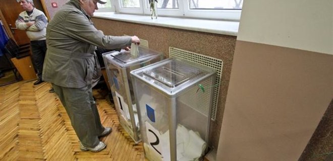 В Донбассе работают 10 из 32 окружных избирательных комиссий - Фото