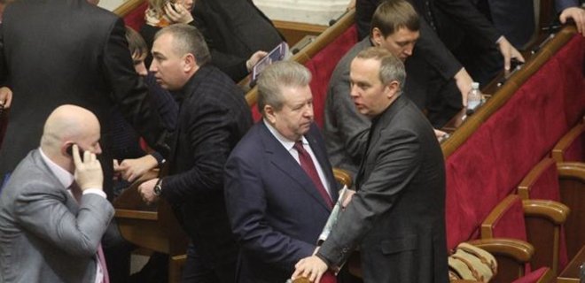 В Раду идут 127 депутатов, голосовавших за законы 16 января - Фото