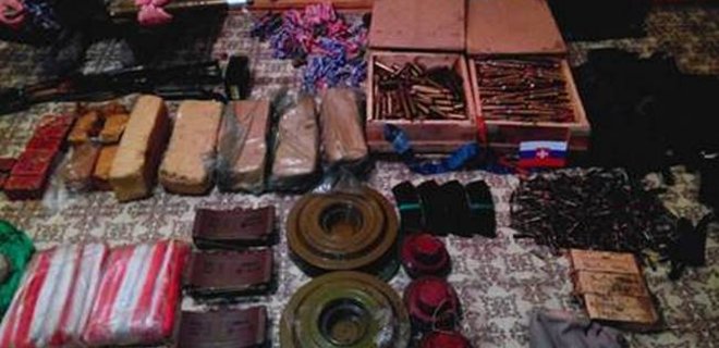 В районе Лисичанска найден тайник с боеприпасами и взрывчаткой - Фото