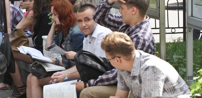 Минобразования открыло горячую линию для студентов Донбасса - Фото