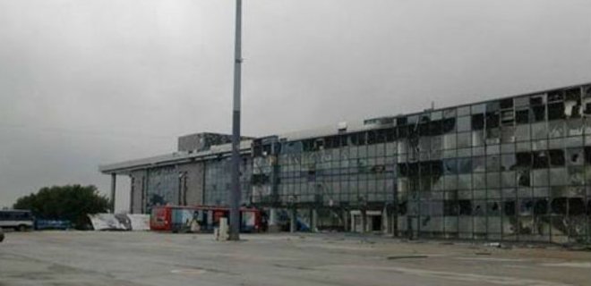 В ходе штурма аэропорта Донецк загорелась часть терминала - Фото