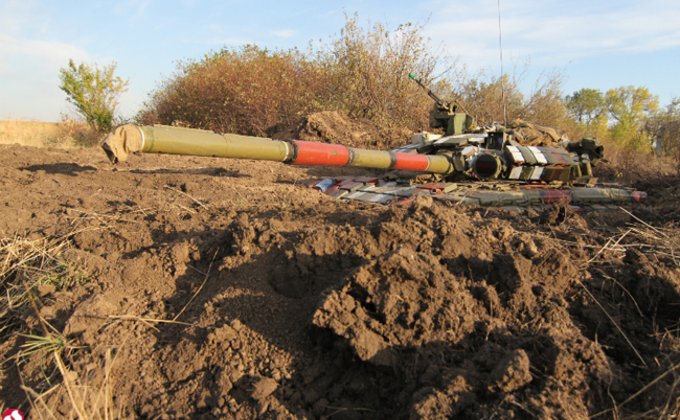 Украинские танкисты готовятся к защите поселка под Мариуполем