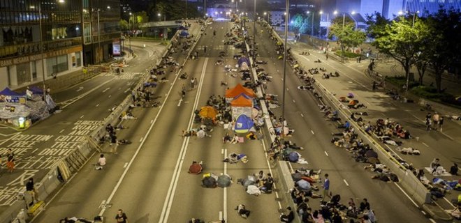 Гонконг: количество демонстрантов уменьшилось до нескольких сотен - Фото