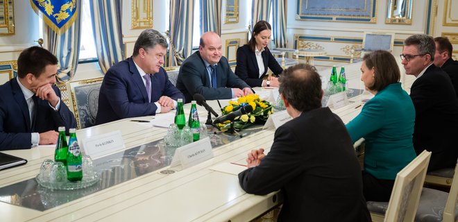 Порошенко и Нуланд обсудили увеличение финансовой помощи Украине - Фото
