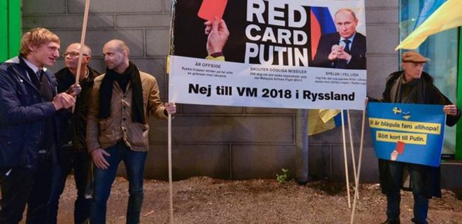 В Швеции протестовали против Путина, а россияне привезли флаг ДНР - Фото
