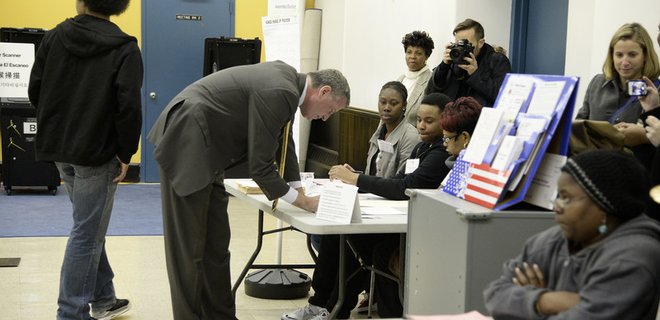 Избиратели США смогут голосовать без удостоверения личности - Фото