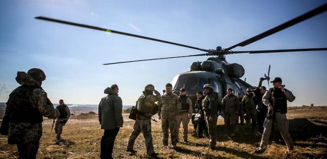 Порошенко проинспектировал укрепления в районе Донецка - Фото