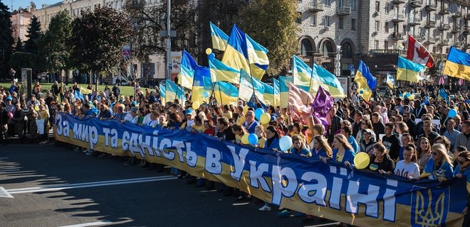 Украинцы опасаются внешнего вторжения и распада страны - опрос - Фото