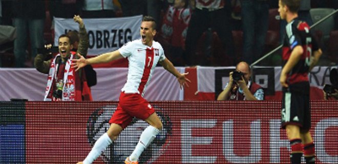 Сборная Польши сенсационно победила Германию 2:0 - Фото