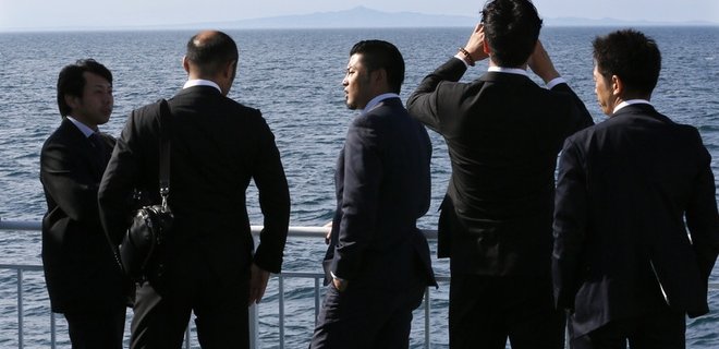 Японский министр госземель провел осмотр Южных Курил - Фото
