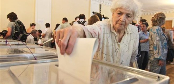 Более половины украинцев еще не определились, за кого голосовать - Фото