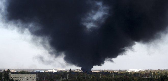 В Донецке горит казенный завод химизделий - горсовет - Фото