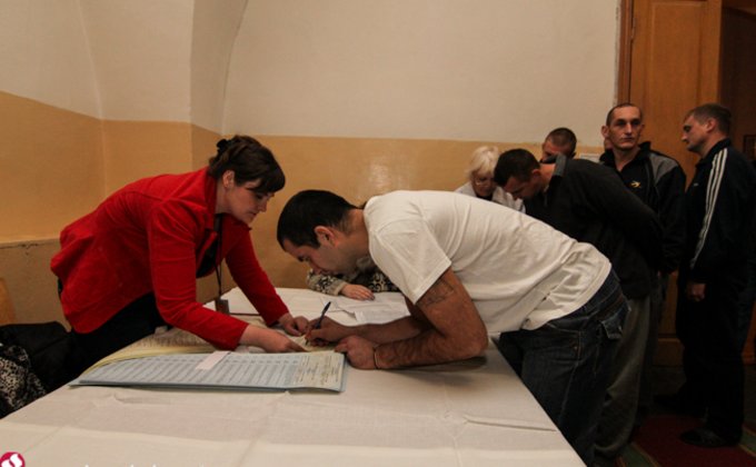 В киевском госпитале проголосовали раненые бойцы АТО: фото
