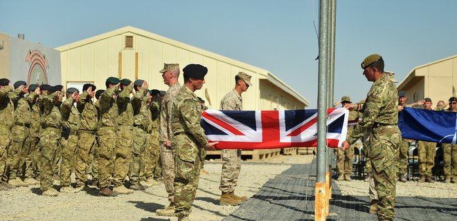 США и Великобритания завершили боевые операции в Афганистане - Фото