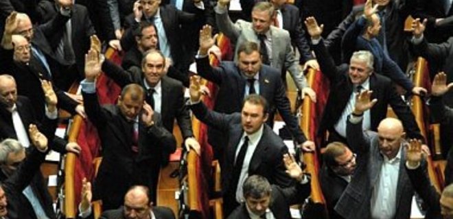 В Раду снова проходят 62 депутата, поддержавшие законы 16 января - Фото