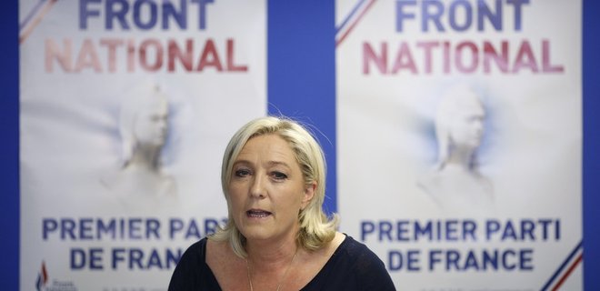 Во Франции совершено нападение на лидера Нацфронта Марин Ле Пен - Фото