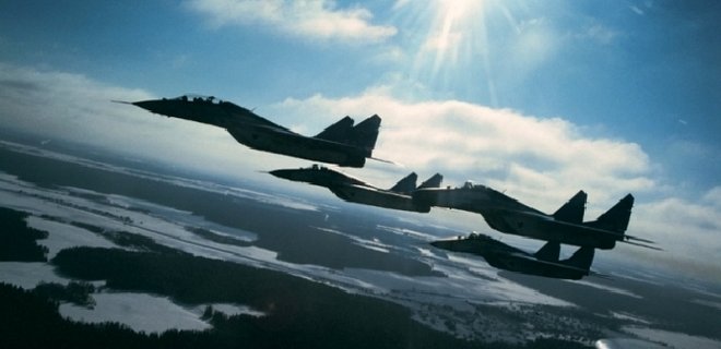 Возле Латвии самолеты НАТО перехватили семь истребителей из РФ - Фото