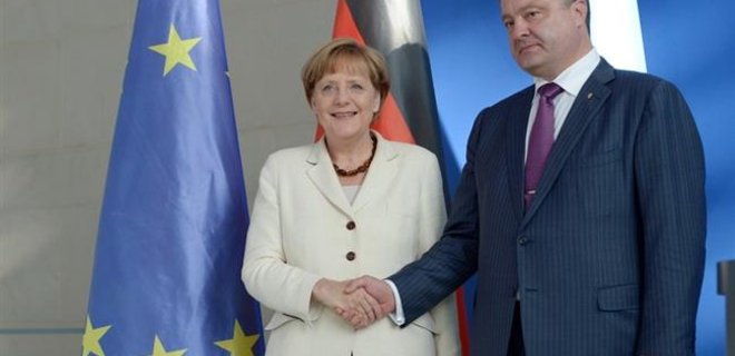 Порошенко и Меркель обсудили результаты газовых переговоров - Фото