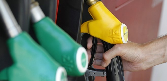 В США значительно снизились цены на бензин - Фото