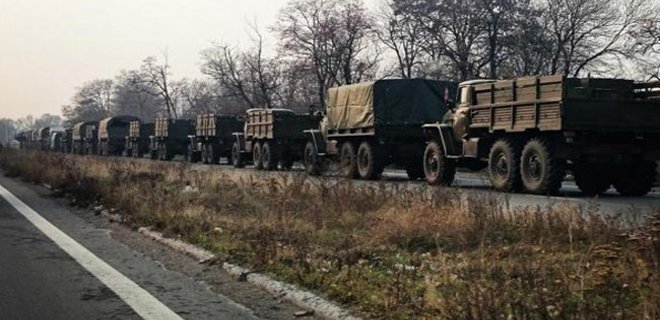 Под Донецк боевики стянули колонну военной техники - Фото