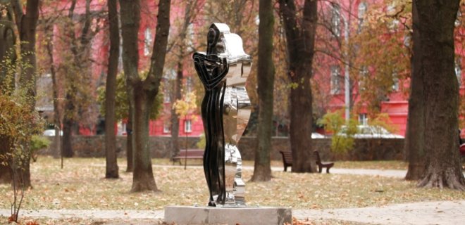 В столичном парке Шевченко появилась новая скульптура - Фото