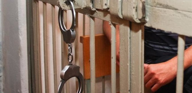 Суд Киева арестовал трех таможенников за взятку в 40 тыс грн - Фото