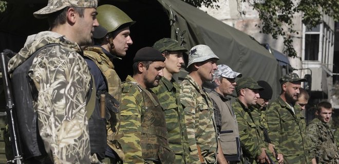 В Донбассе журналисты зафиксировали три новых военных автоколонны - Фото