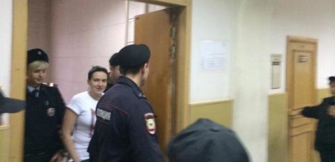 Савченко привезли в суд Москвы под конвоем с собакой - Фото