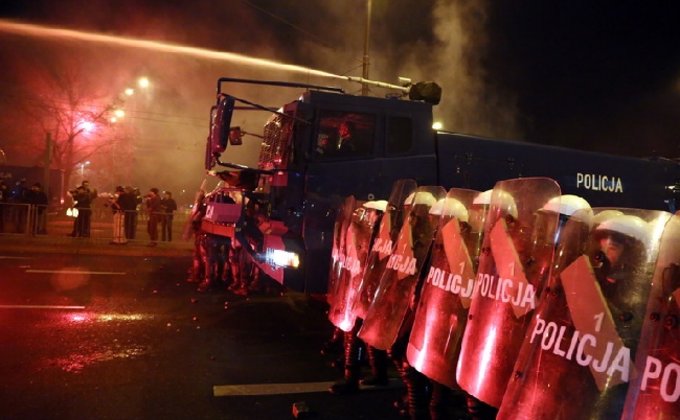 "Ruska kurwa": В Варшаве националисты устроили беспорядки