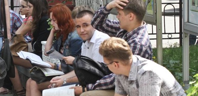 Студенты оккупированных вузов не получат дипломов РФ - Фото