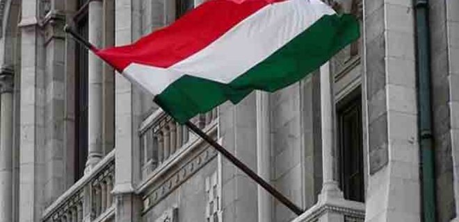 Венгрия намерена поддерживать санкции ЕС против России - МИД - Фото
