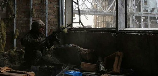 При проведении ротации ранены 5 защитников аэропорта Донецк - Фото