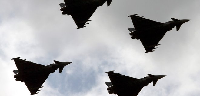Истребители НАТО перехватили самолет РФ над странами Балтии - Фото