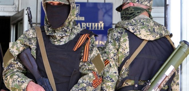 В Донецке террористы захватили помещение банка Ахметова - Фото