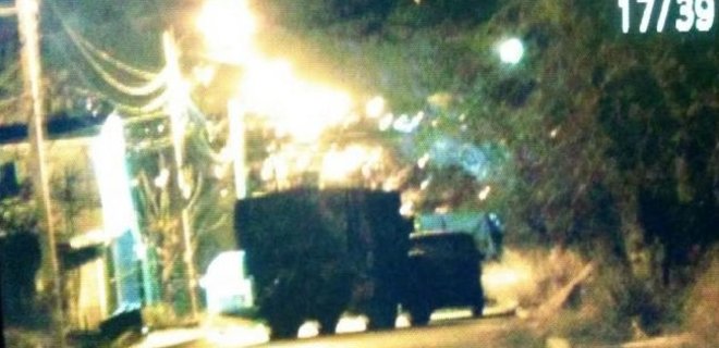 В Мариуполе на фугасе подорвался военный грузовик, есть раненые - Фото
