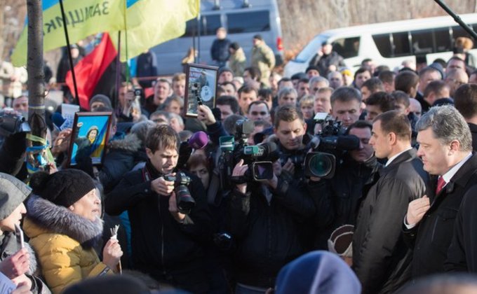 На Майдане и Институтской вспоминают героев Небесной сотни: фото